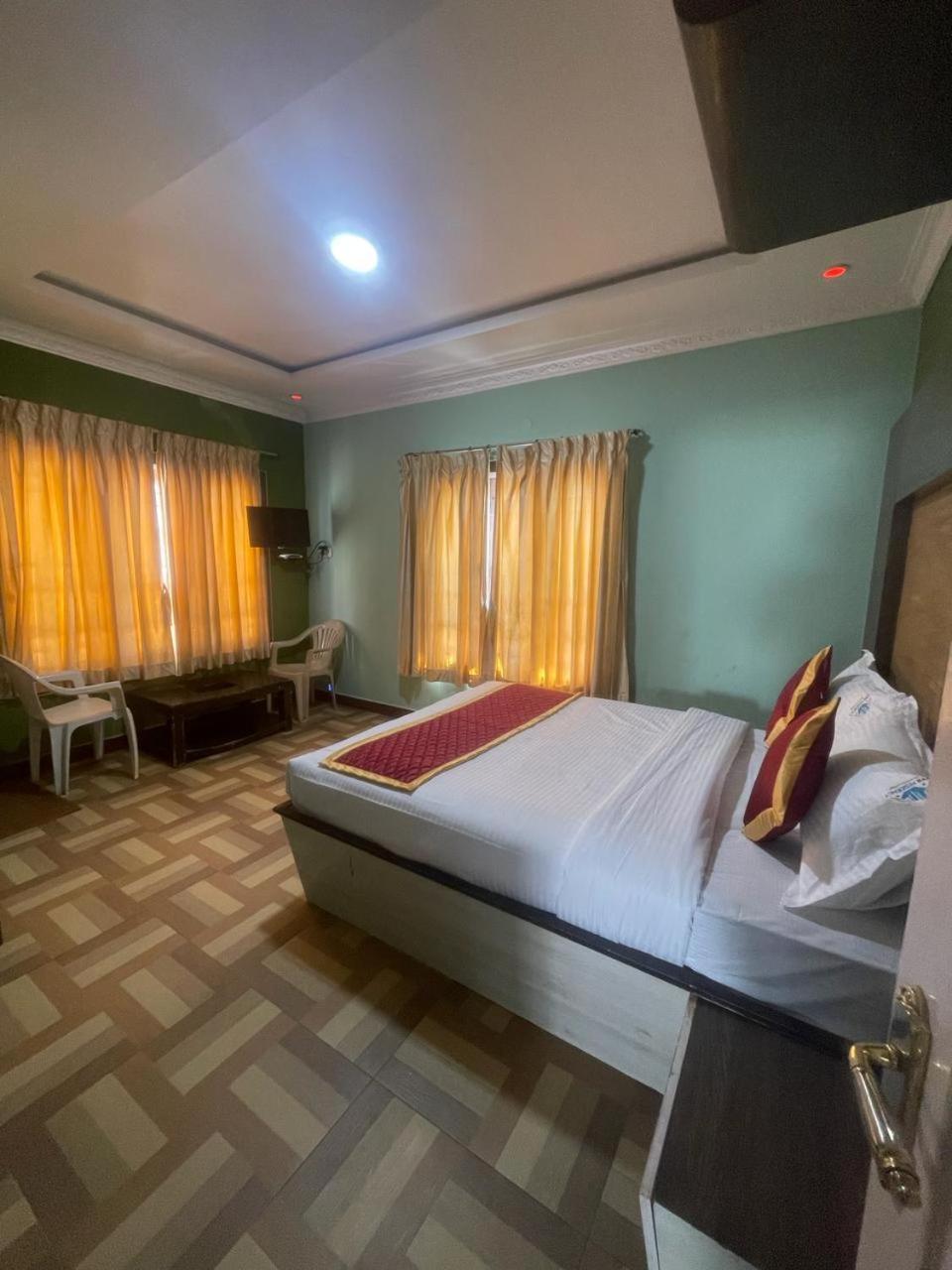 Ooty Vpr Residency Hotel Ngoại thất bức ảnh
